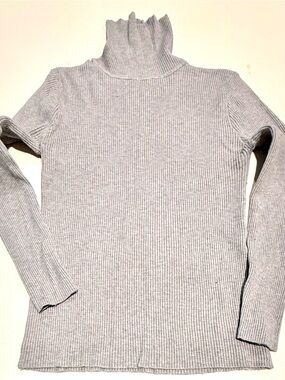 Women’s Ribbed Lightweight Turtleneck Sweater - Light Gray